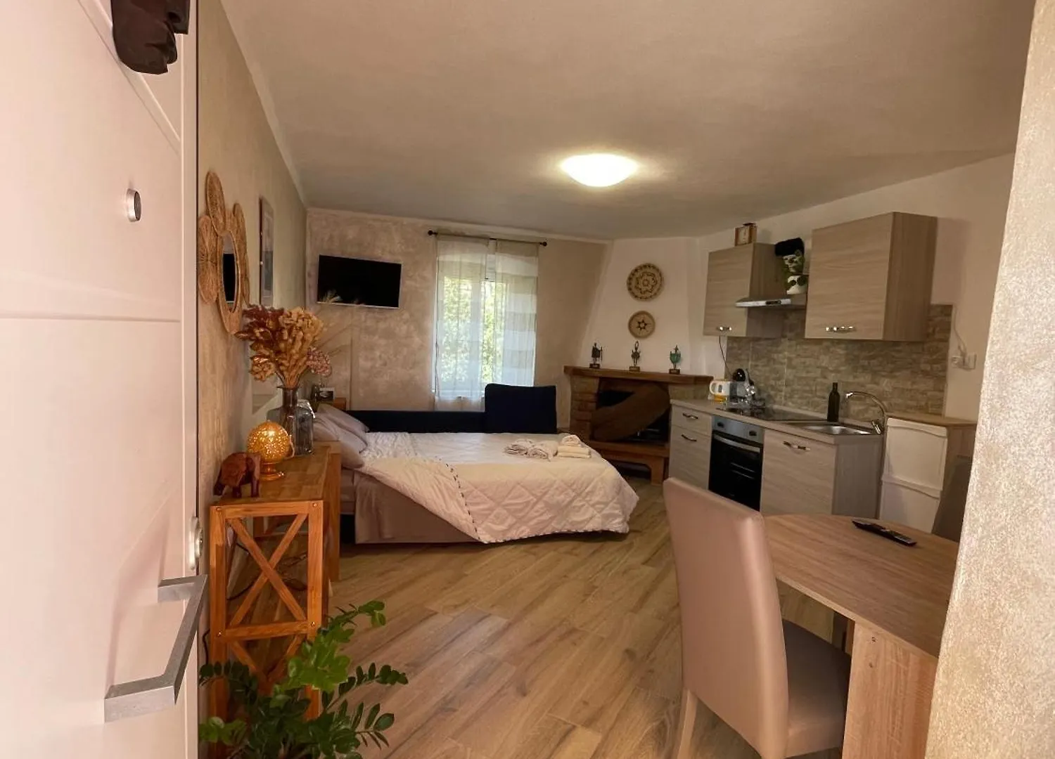 Shardana House- Free Parking Otel La Spezia
